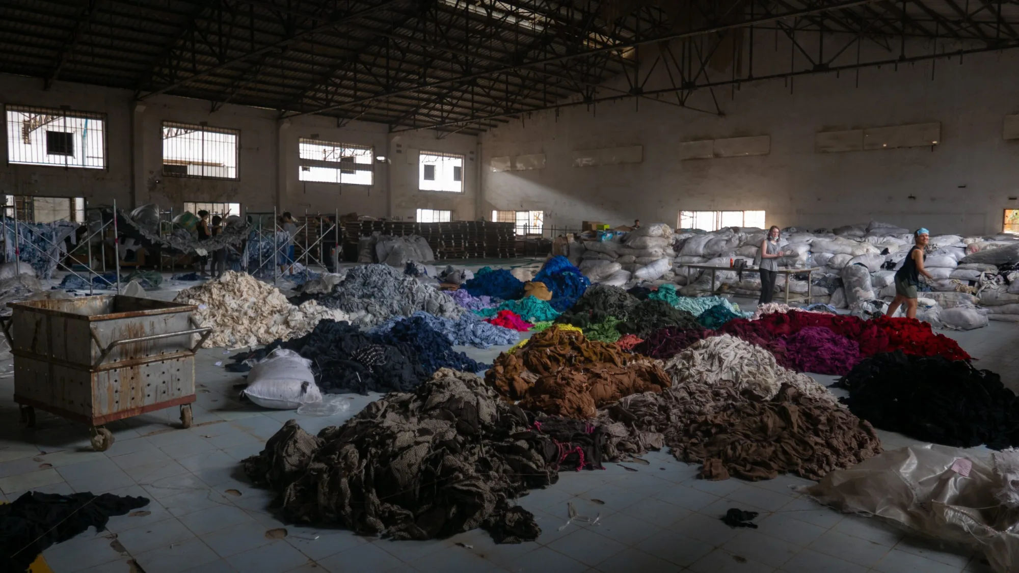 Fast fashion enjeux sociaux environnementaux
