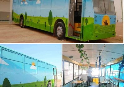 À Médenine, des enseignants transforment un bus abandonné en une salle de lecture pour les élèves