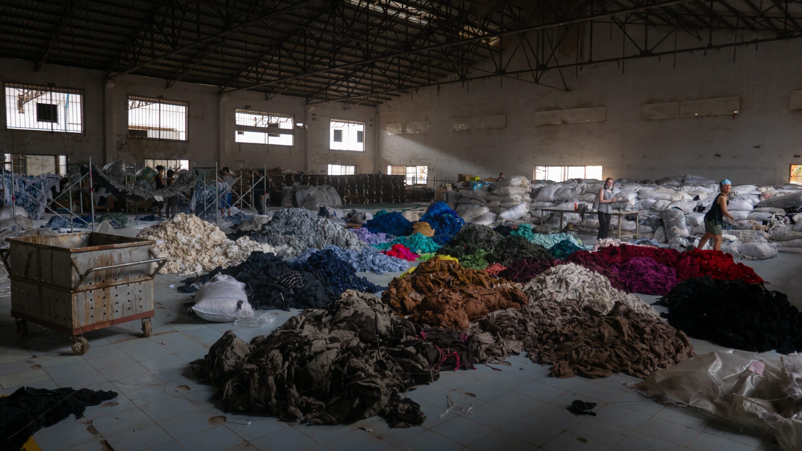 Fast fashion enjeux sociaux environnementaux