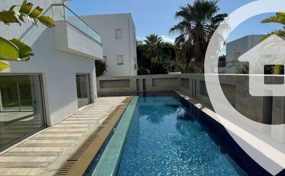 Magnifique villa S+4 avec piscine à Gammarth Sup